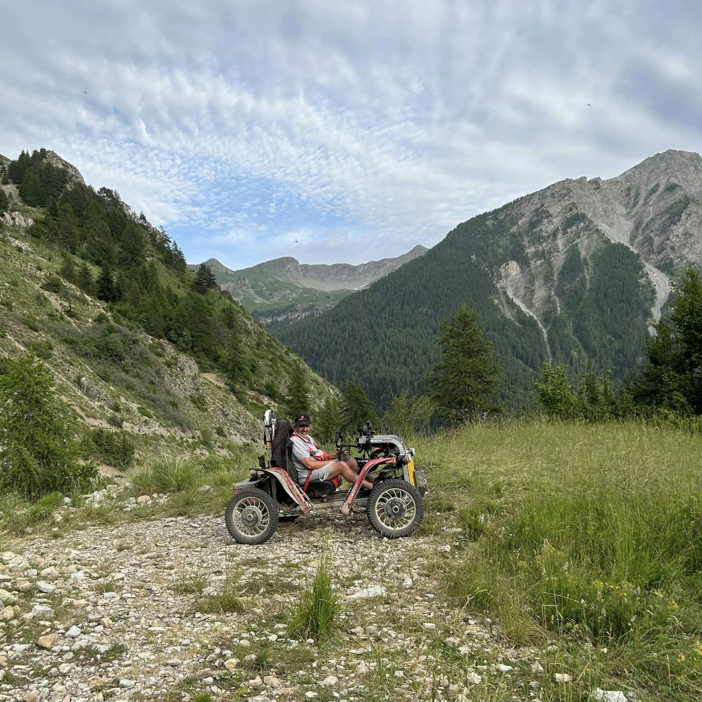 Encuentro con Denis Tixier: Explorando en Todas Partes con SWINCAR, un Vehículo Eléctrico para Personas con Movilidad Reducida (PMR).