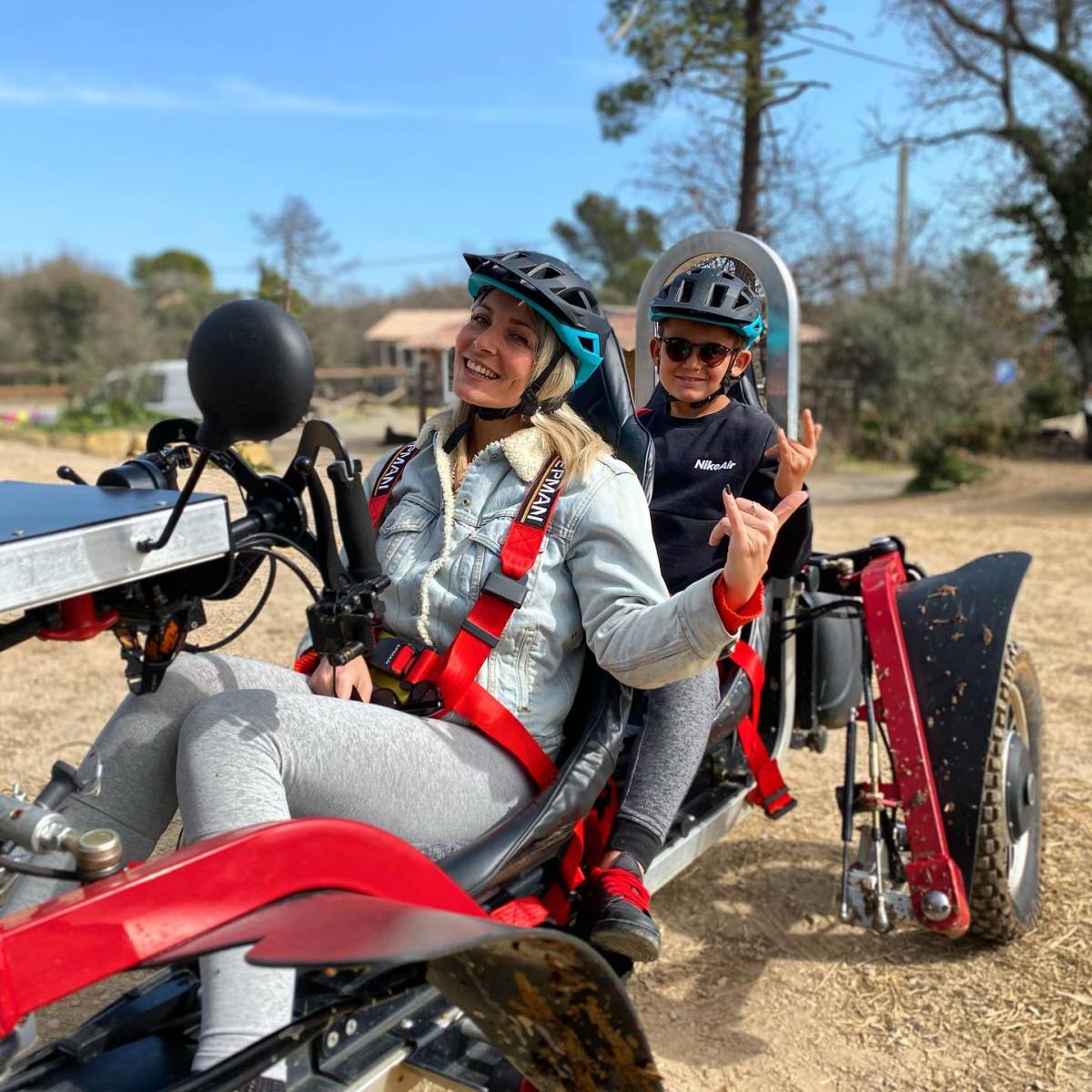 Buggy eléctrico todo terreno accesible para personas con movilidad reducida (PMR) en Var: un paso hacia la inclusión, a 30 minutos de Fréjus con SWINCAR.